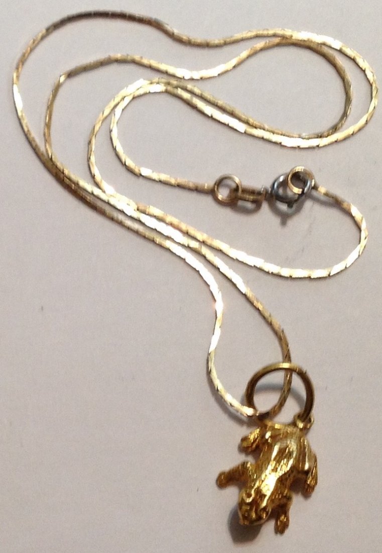 Estate vintage 14k gold frog pendant and chain: Estate items. Marked. 14k . Tested . Gold 14k. Chain Size . 14 inches. Weight . 2.5 grams.