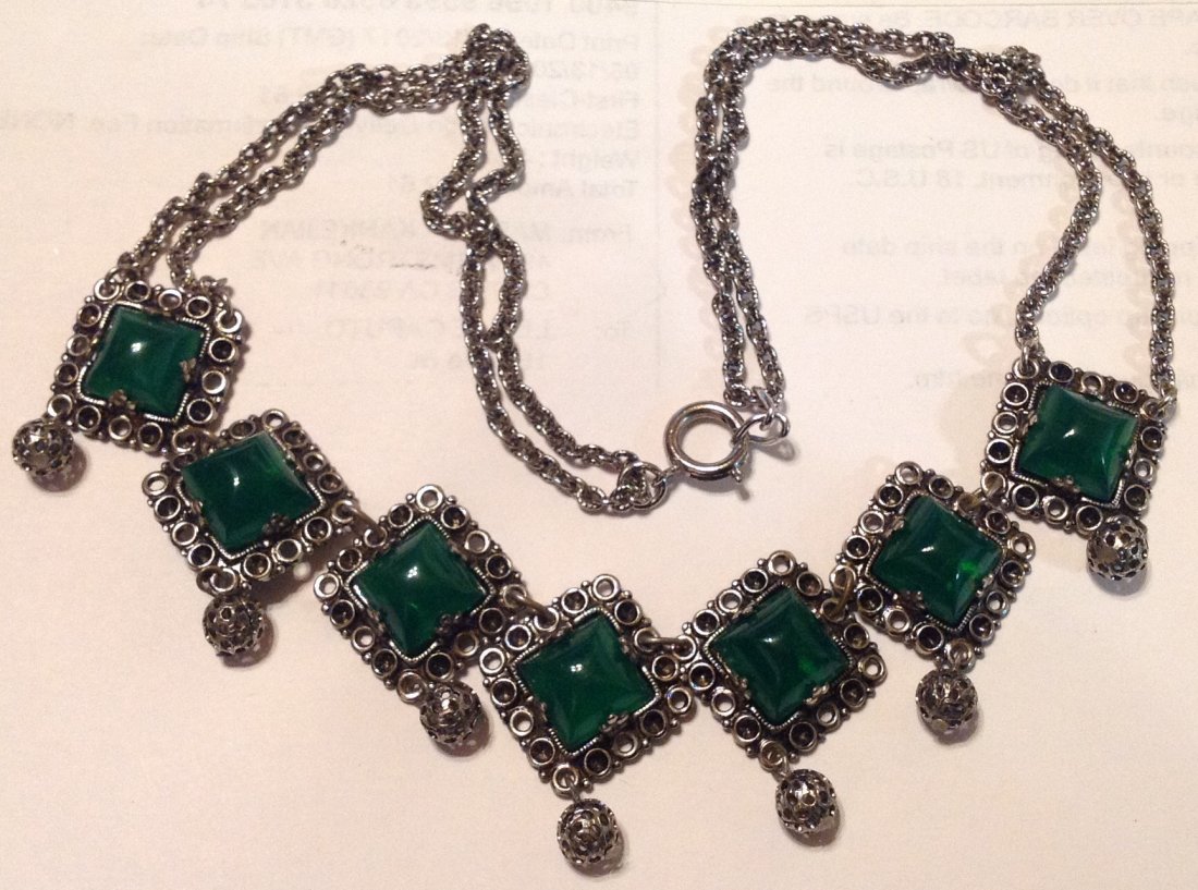 Estate vintage silver tone green glass stone choker: Estate items. Marked.. ( none ) Tested. .not silver . Size. 16 inches.