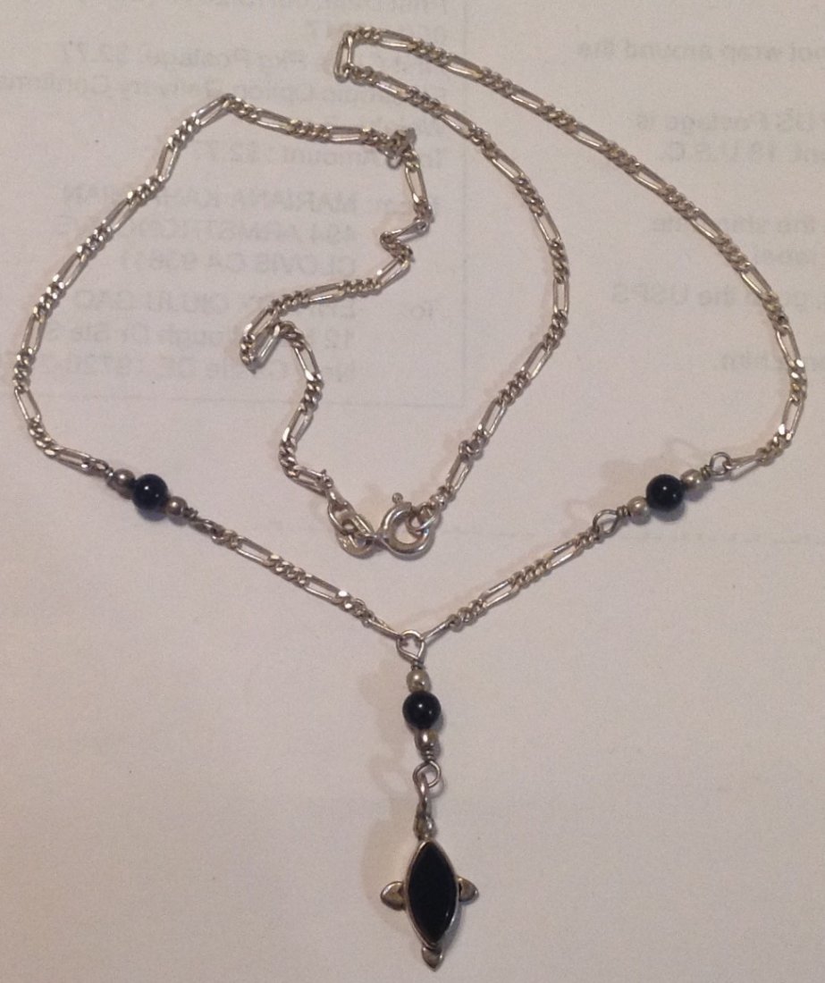 Estate vintage antique sterling silver onyx choker: Estate items. Marked.. ( 925 Italy ) Tested. .sterling . Size. 16 inches. 4.1 grams.