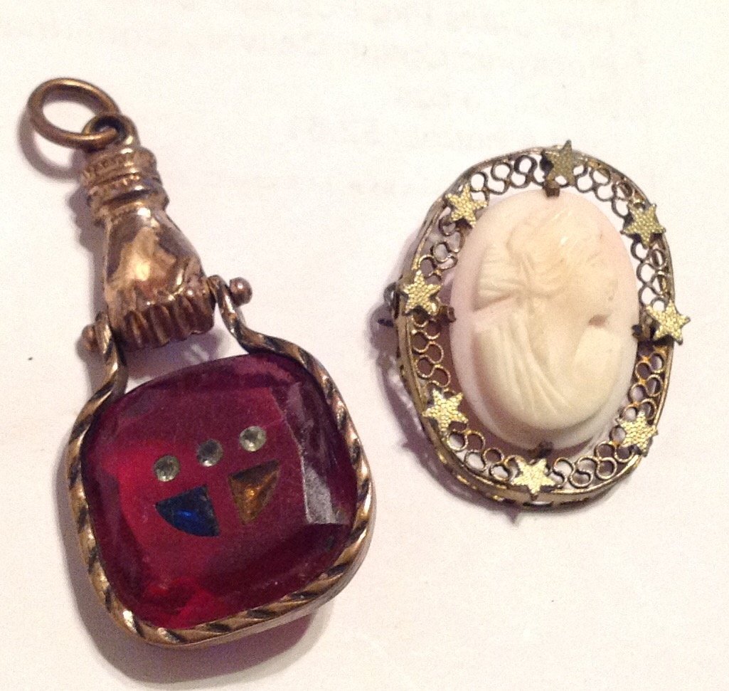 Estate antique Victorian etruscan and brooch lot (1 of 4)