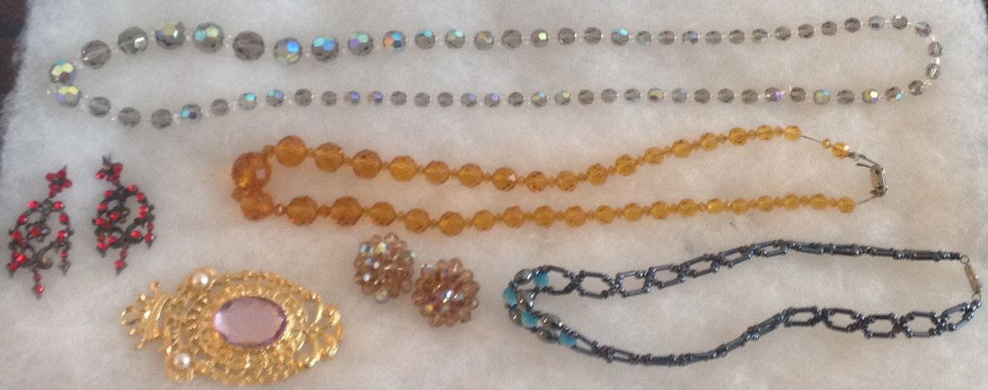 Estate lot of old vintage rhinestone fashion jewelry (1 of 4)