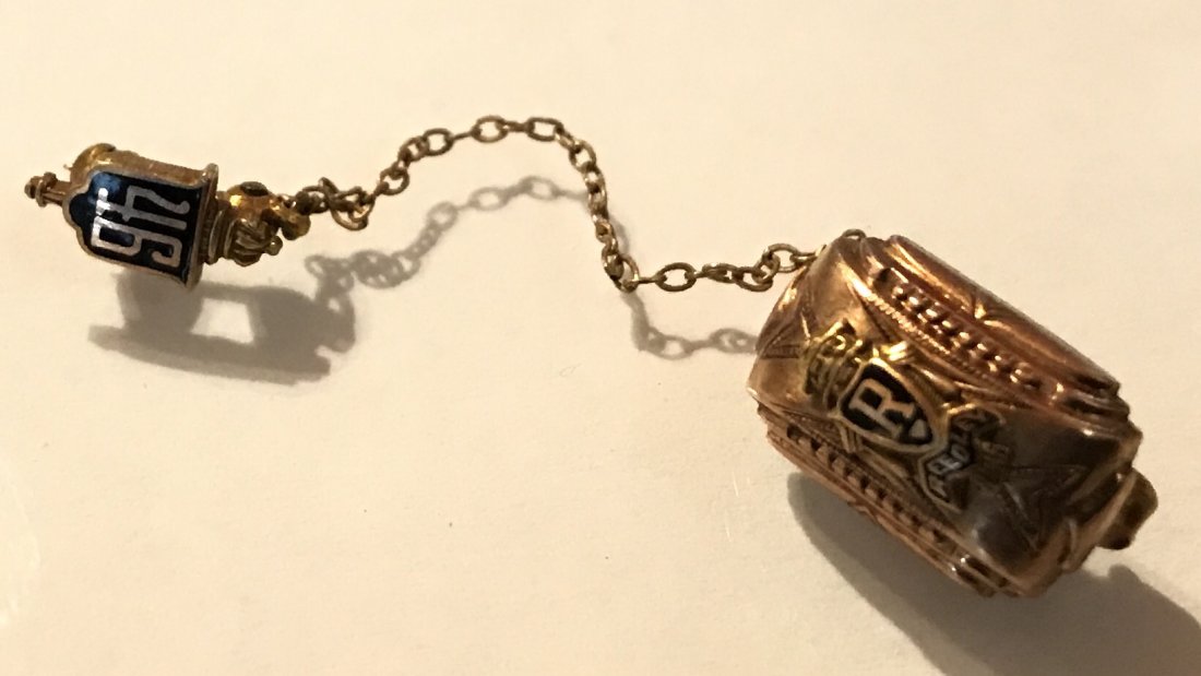 Estate old vintage 10k gold high school double pin (R) (1 of 4)