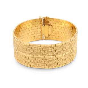 An 18K Yellow Gold Bracelet: QUANTITY: 1. MEASUREMENTS: 20.3cm. GROSS WEIGHT: 66.8g. NOTES: Includes current appraisal certificate. Marked "18K", rear clasp. Est. $3000-4000.