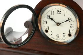 Pequegnat “London B” Shelf Clock