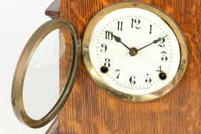 Pequegnat “Picton” Shelf Clock