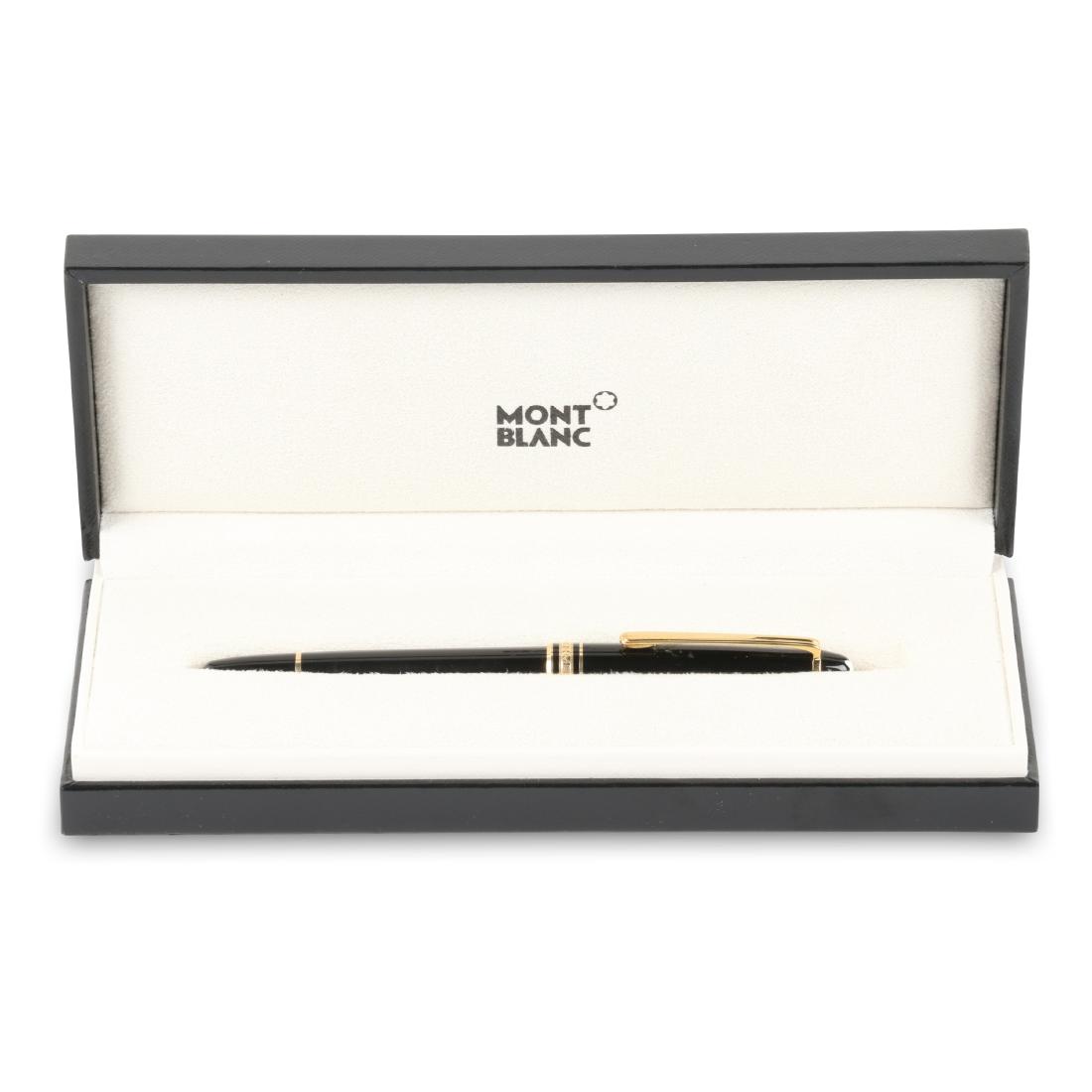 Montblanc Meisterstuck Fountain Pen: Includes clamshell presentation box. 5.25" x 0.5" x 0.5".