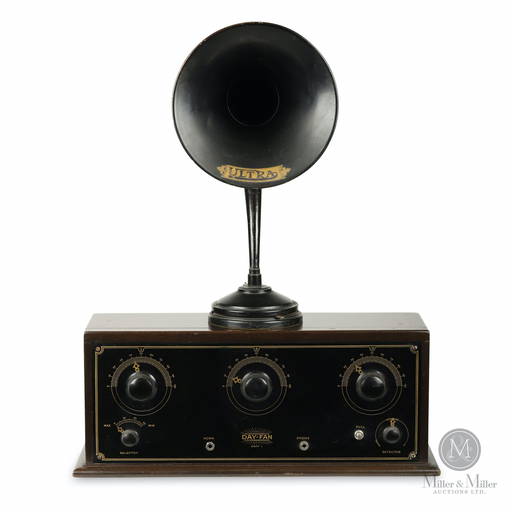 Day Fan Oem 1 Table Radio & Speaker Set