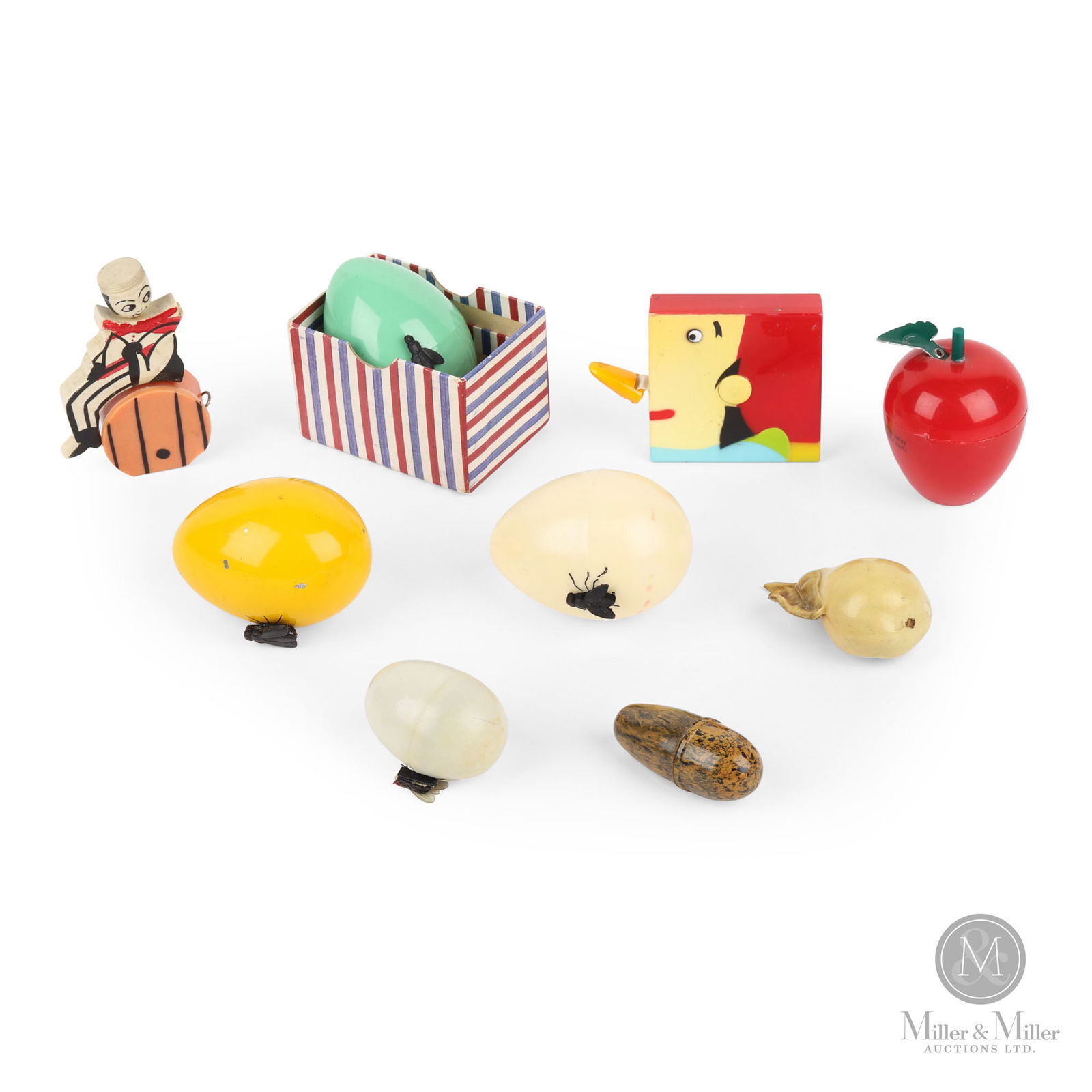 Figural Sewing Measuring Tapes & Sewing Kit (1 of 14)