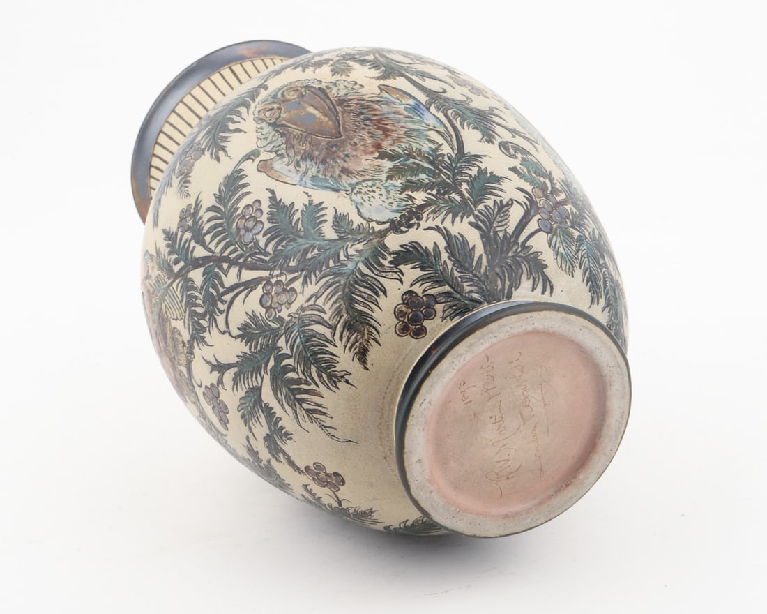 Martin Brothers "Wally Bird" Vase - 7