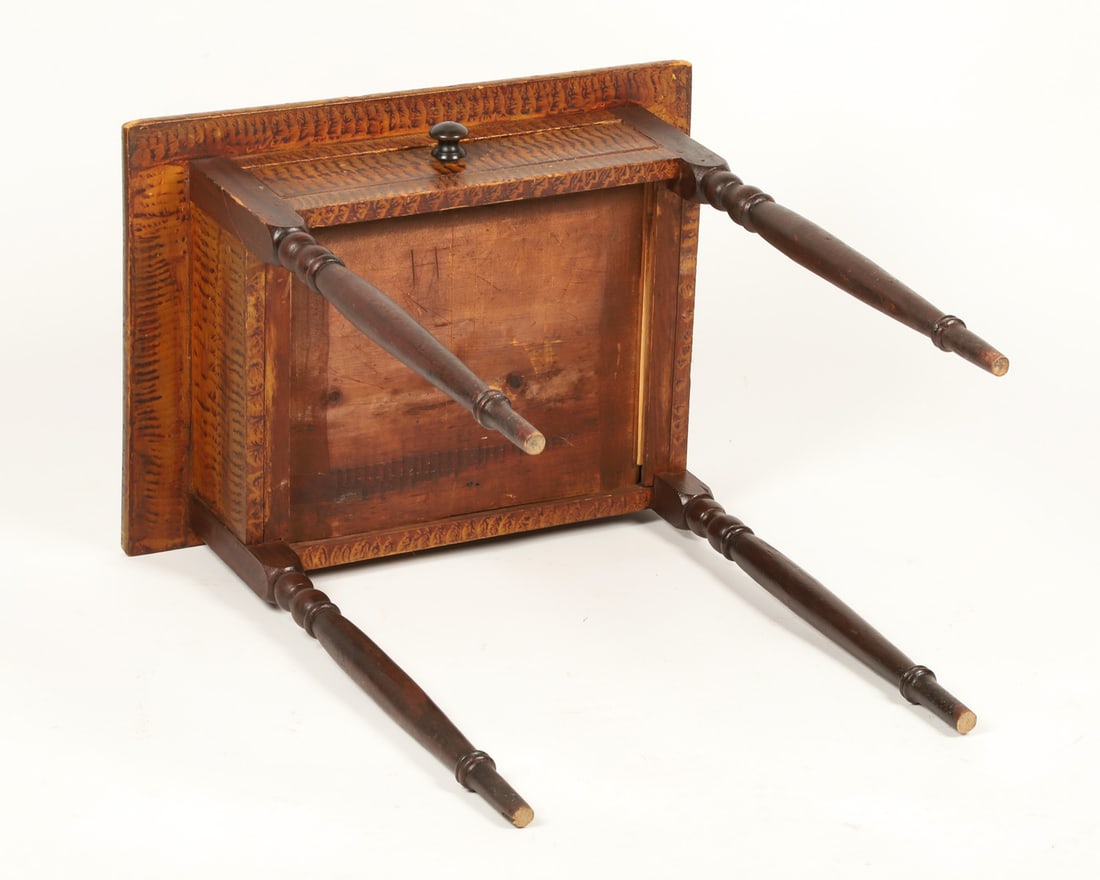 Lamp Table with Exceptional Paint - 9