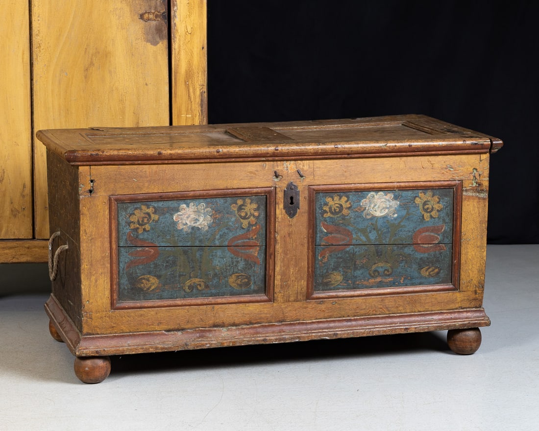 Early Painted Settler's Chest - 12