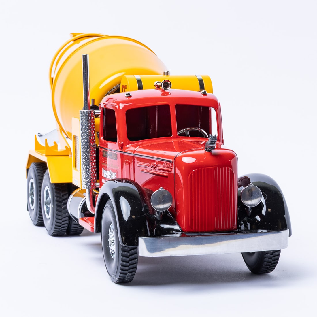 Fred Thompson Limited Edition Smith-Miller Parker Brothers Ready Mix Concrete Truck (6/125) - 4