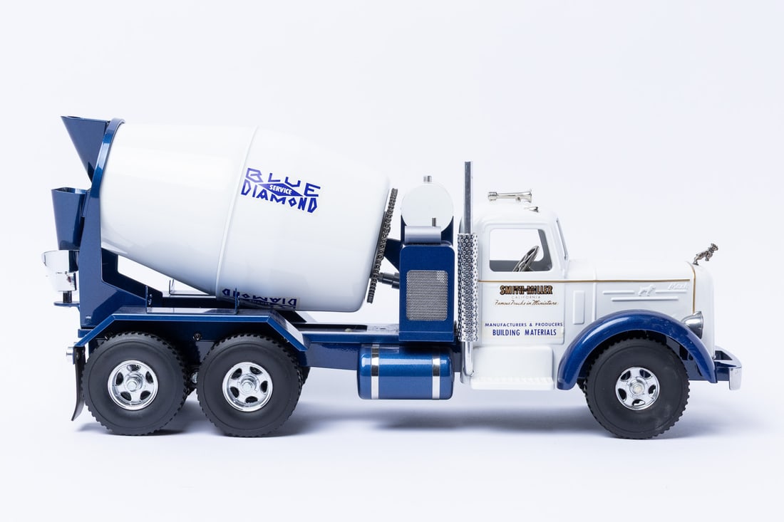 Fred Thompson Limited Edition Smith-Miller Blue Diamond Cement Truck (23/175) - 3