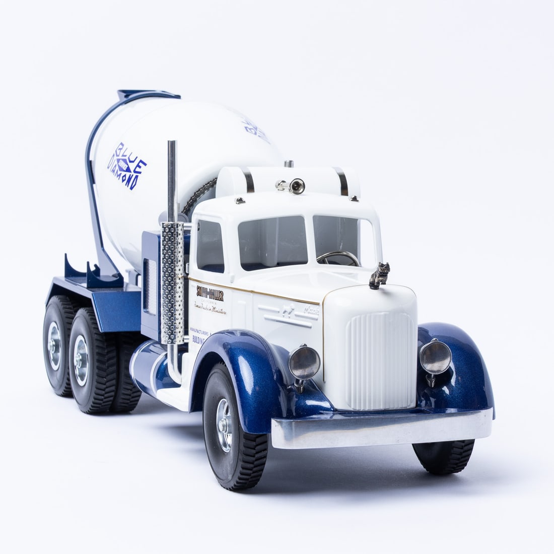 Fred Thompson Limited Edition Smith-Miller Blue Diamond Cement Truck (23/175) - 4