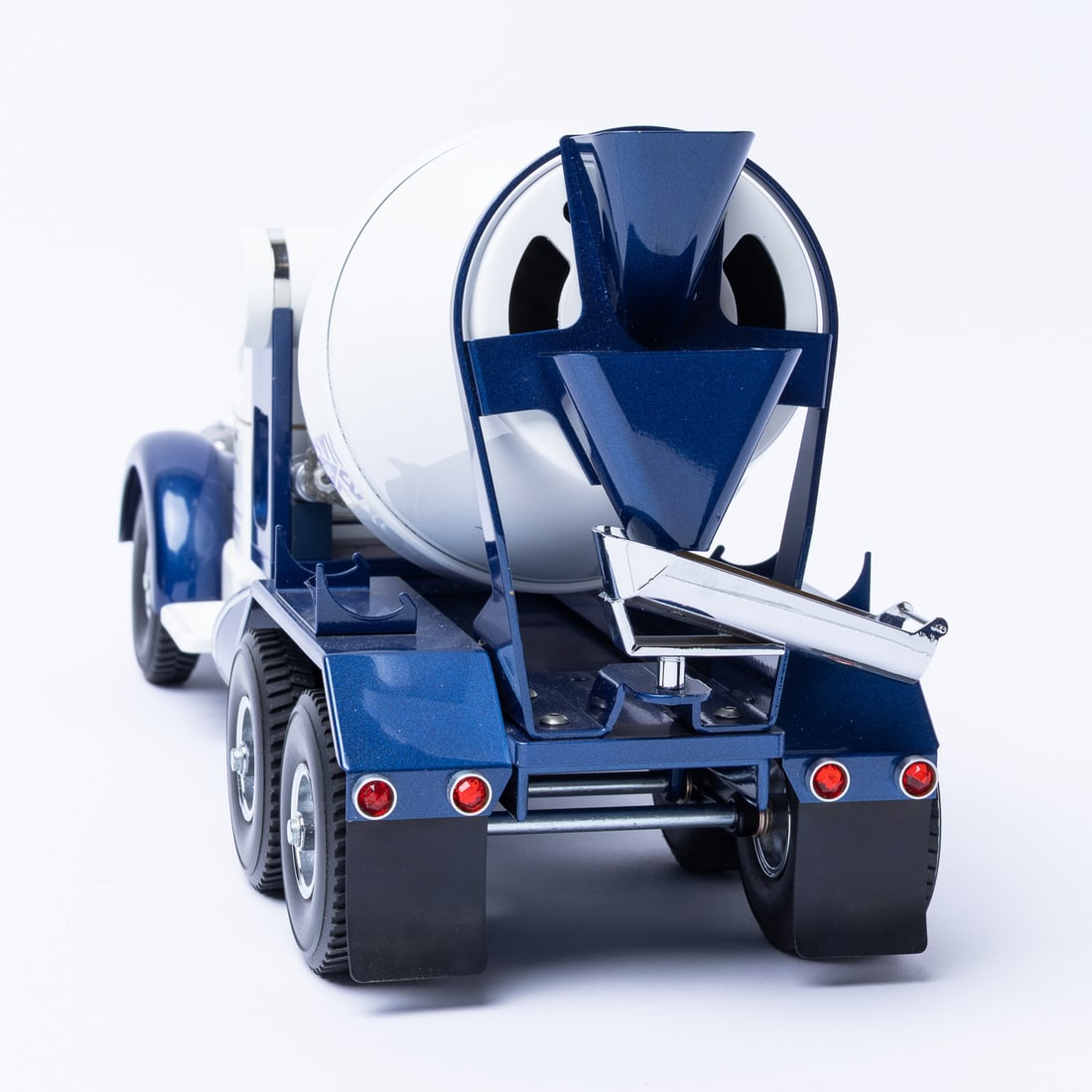 Fred Thompson Limited Edition Smith-Miller Blue Diamond Cement Truck (23/175) - 5