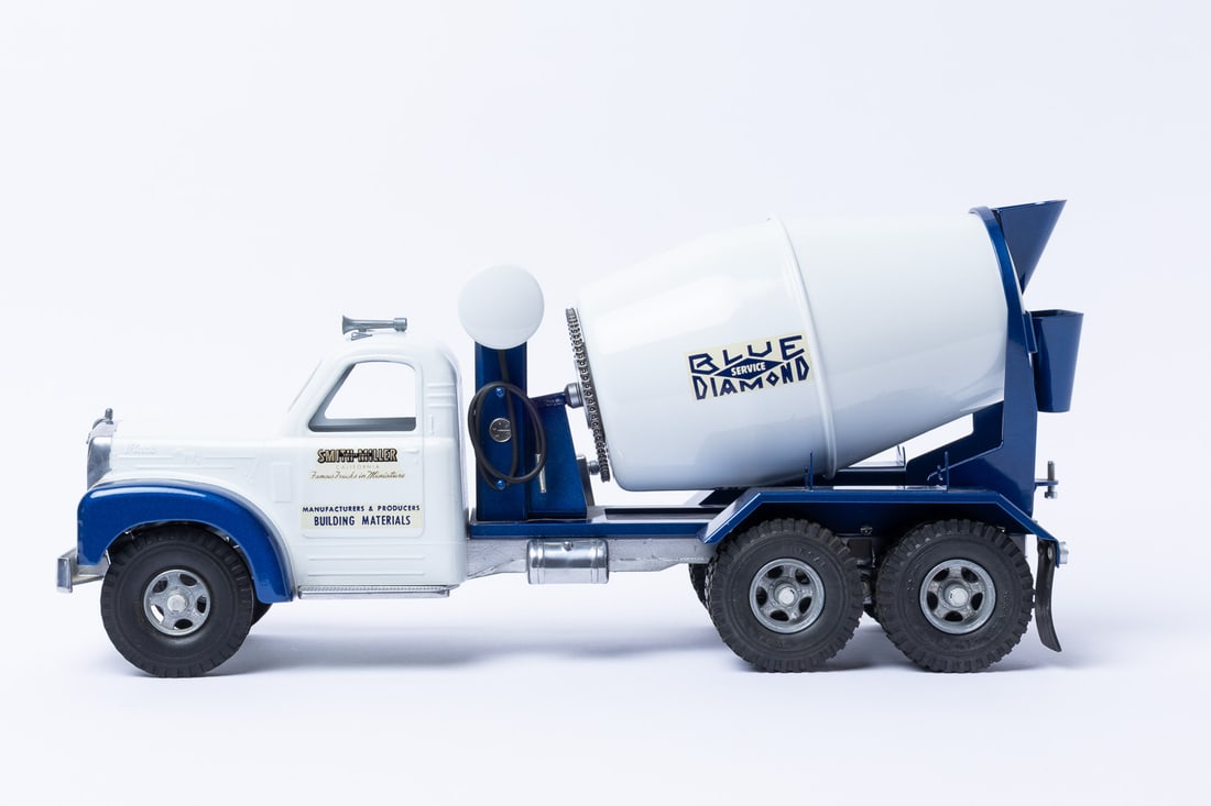 Fred Thompson Limited Edition Smith-Miller Blue Diamond Cement Truck (108/150) - 2