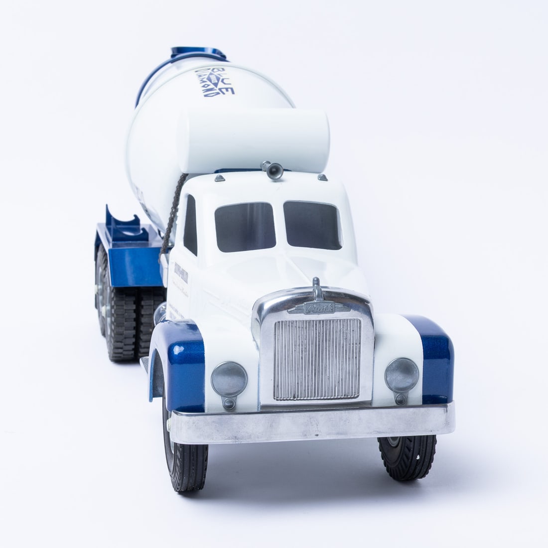 Fred Thompson Limited Edition Smith-Miller Blue Diamond Cement Truck (108/150) - 4