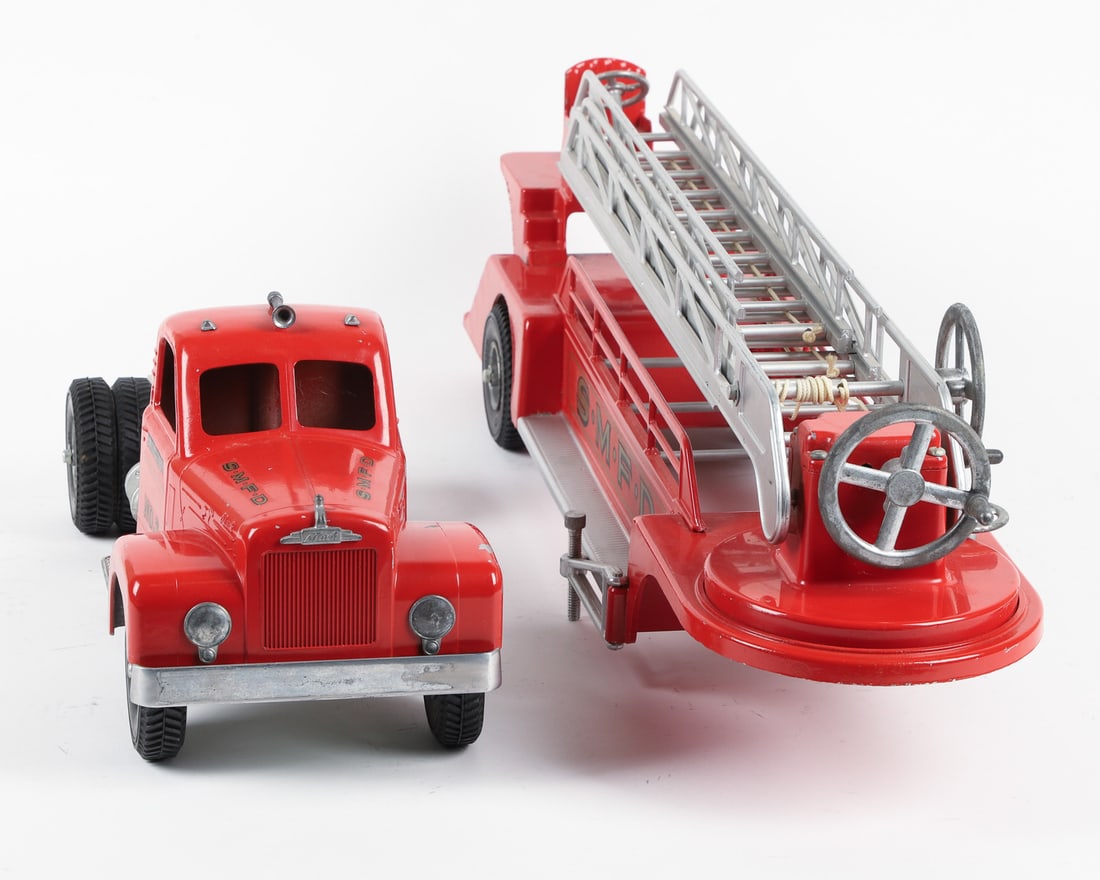 Smith-Miller SMFD No. 3 MACK Fire Truck - 4