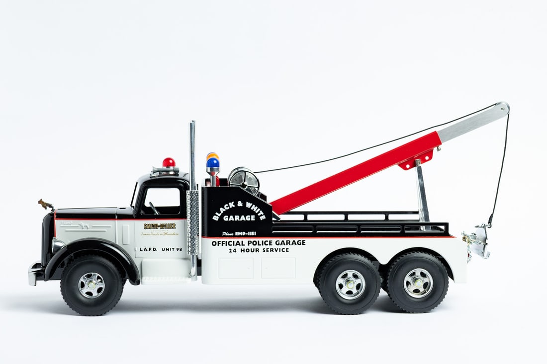 Fred Thompson Limited Edition Smith-Miller Black and White Police Garage L MACK Tow Truck (147/225) - 2