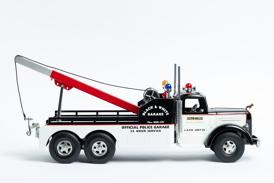 Fred Thompson Limited Edition Smith-Miller Black and White Police Garage L MACK Tow Truck (147/225) - 3