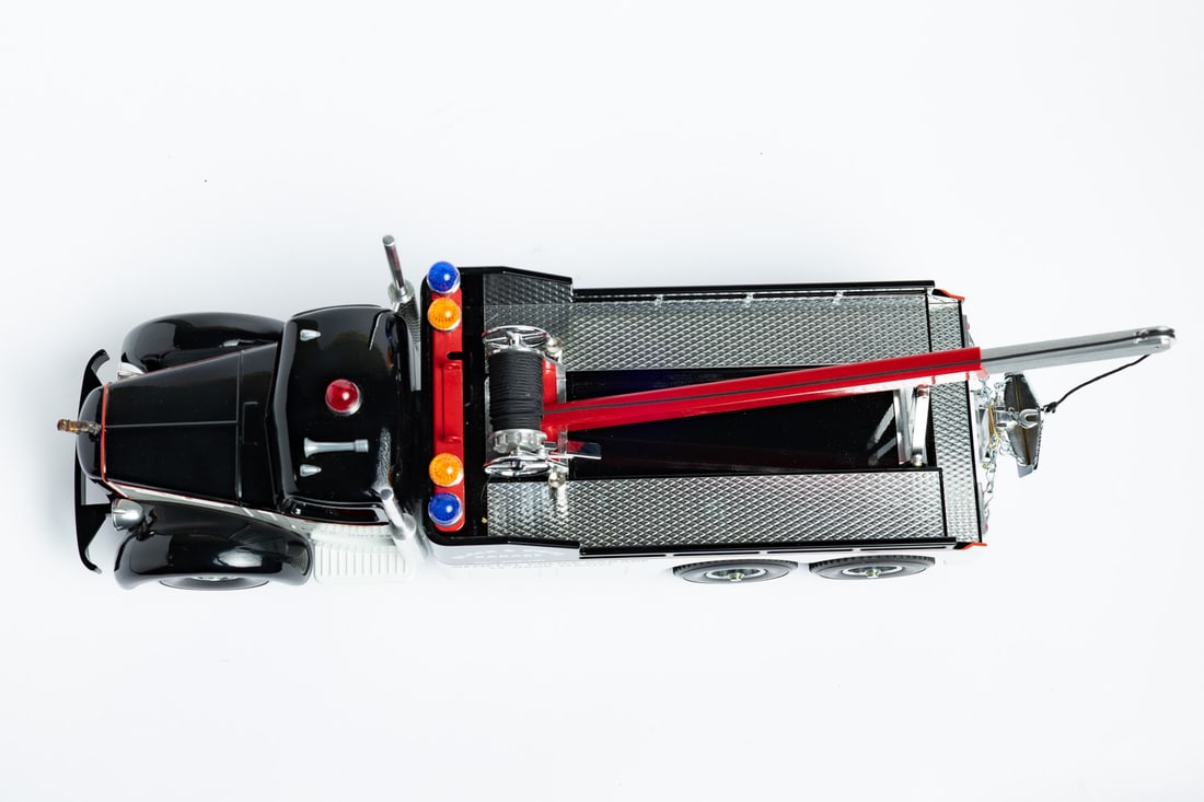 Fred Thompson Limited Edition Smith-Miller Black and White Police Garage L MACK Tow Truck (147/225) - 6