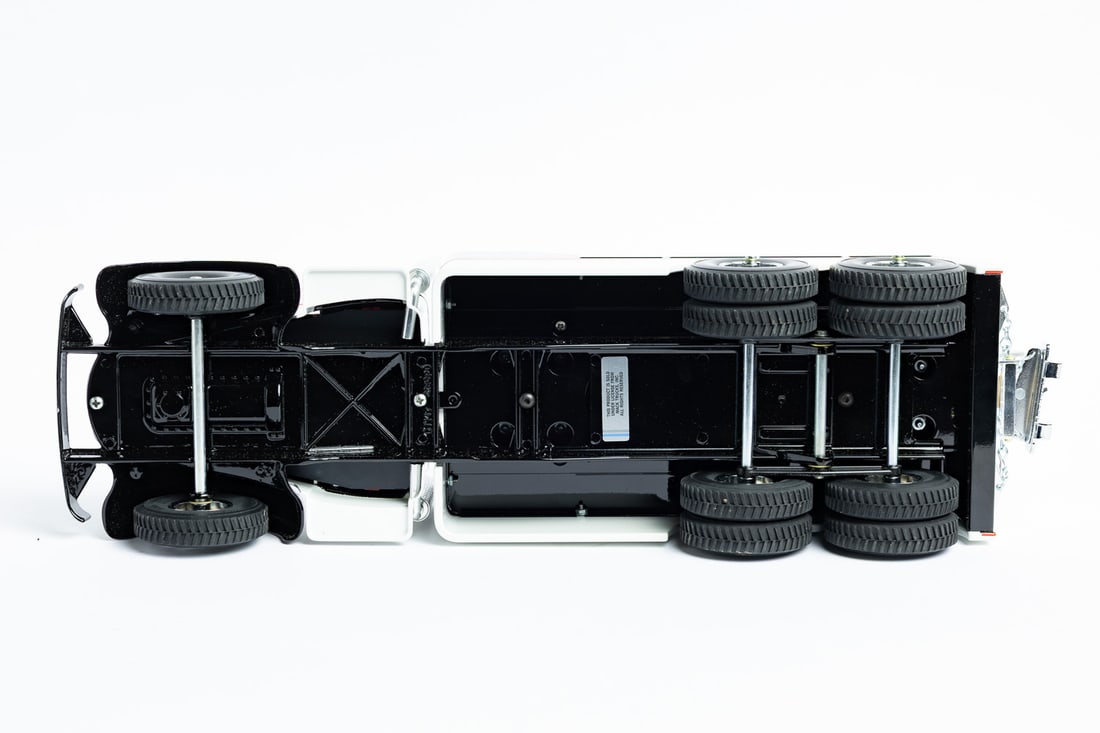 Fred Thompson Limited Edition Smith-Miller Black and White Police Garage L MACK Tow Truck (147/225) - 7