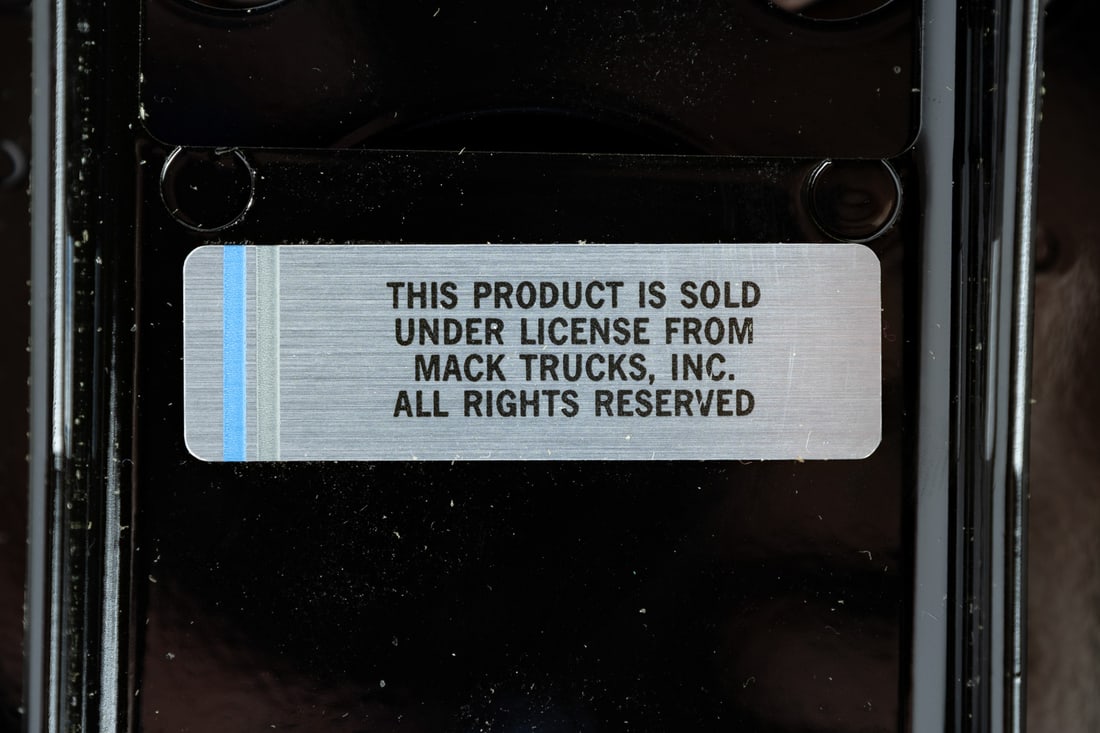 Fred Thompson Limited Edition Smith-Miller Black and White Police Garage L MACK Tow Truck (147/225) - 8