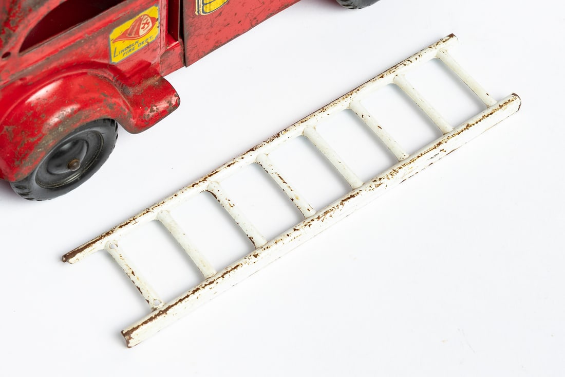 Lincoln Toys Rescue Squad Ladder Truck - 10