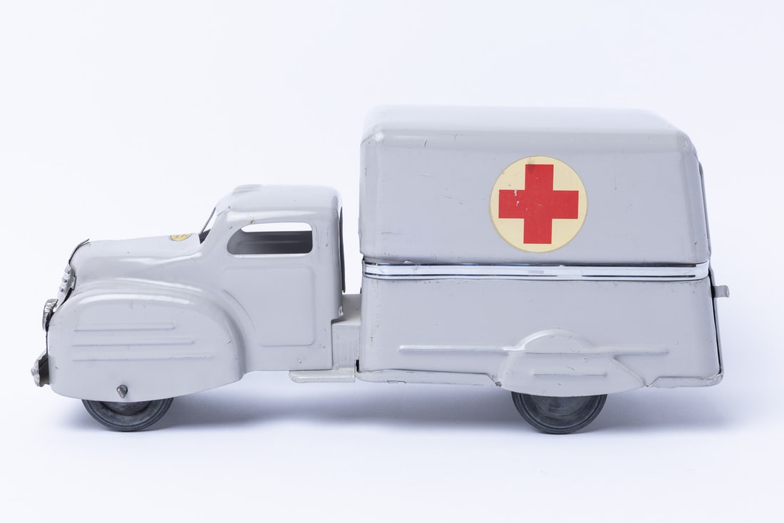 Lincoln Toys "Red Cross" Medical Truck - 2