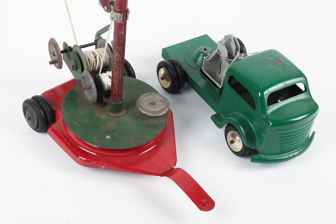 Betts & Boddeus Tractor Drawn Stationary Derrick - 4