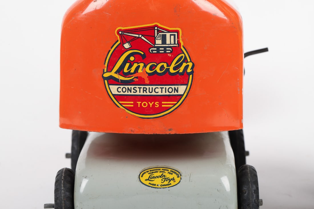 Pair of Lincoln Toys (No. 930 Power Shovel and Construction Crane & Hopper) - 10
