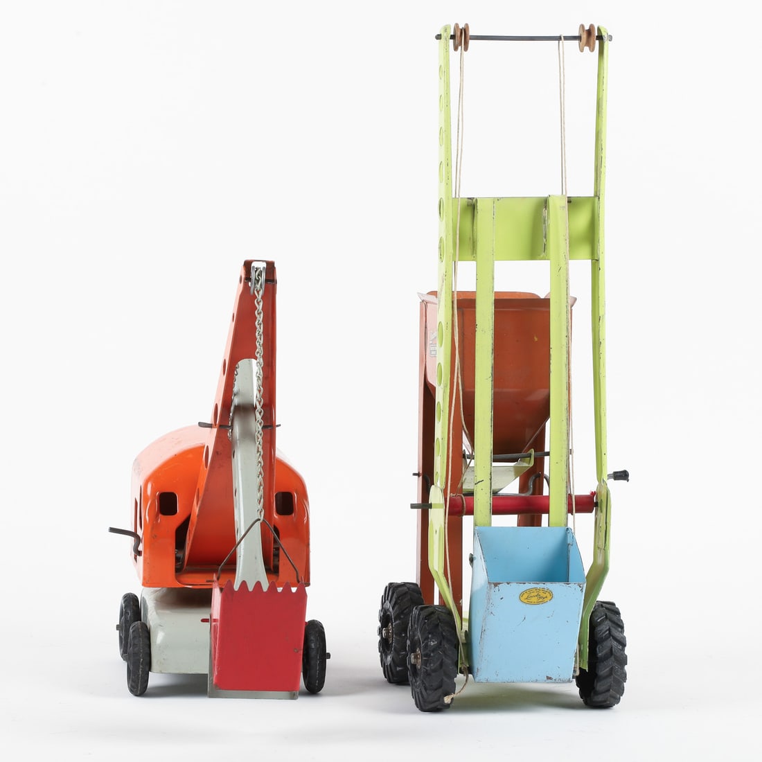 Pair of Lincoln Toys (No. 930 Power Shovel and Construction Crane & Hopper) - 4