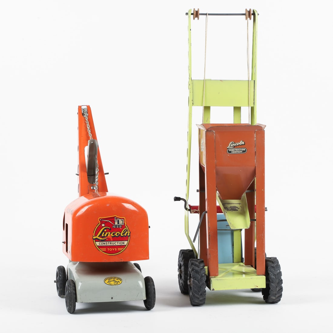 Pair of Lincoln Toys (No. 930 Power Shovel and Construction Crane & Hopper) - 5