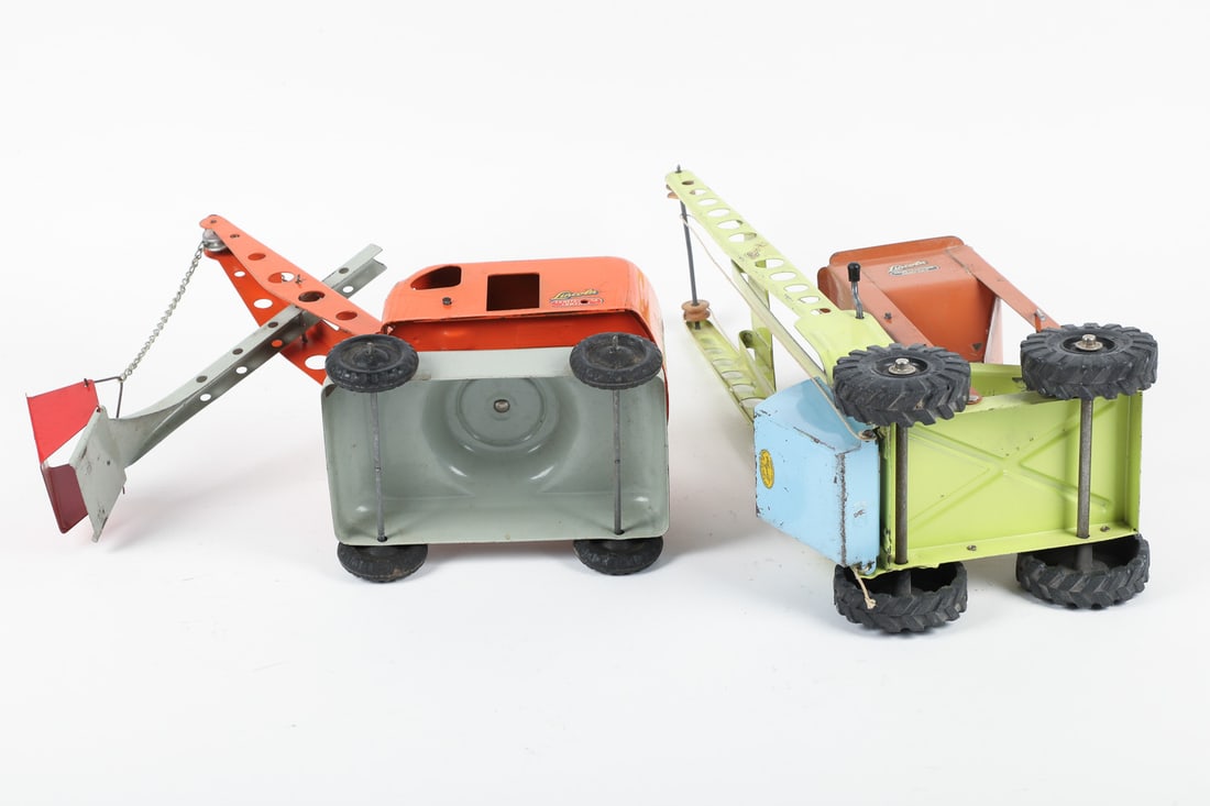 Pair of Lincoln Toys (No. 930 Power Shovel and Construction Crane & Hopper) - 7