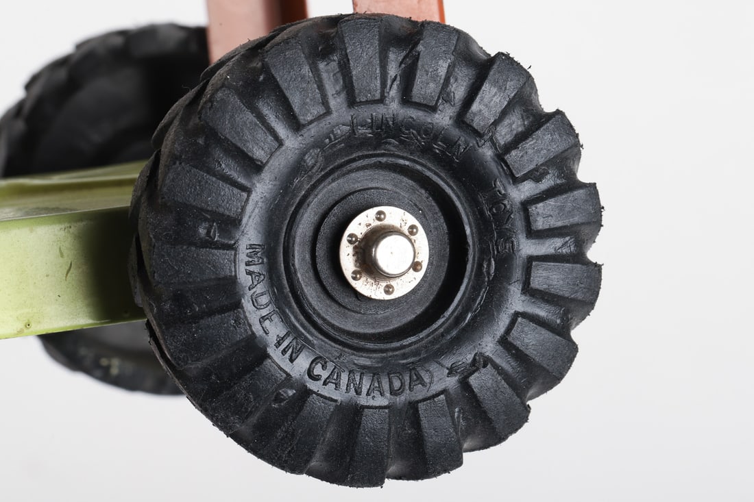 Pair of Lincoln Toys (No. 930 Power Shovel and Construction Crane & Hopper) - 8