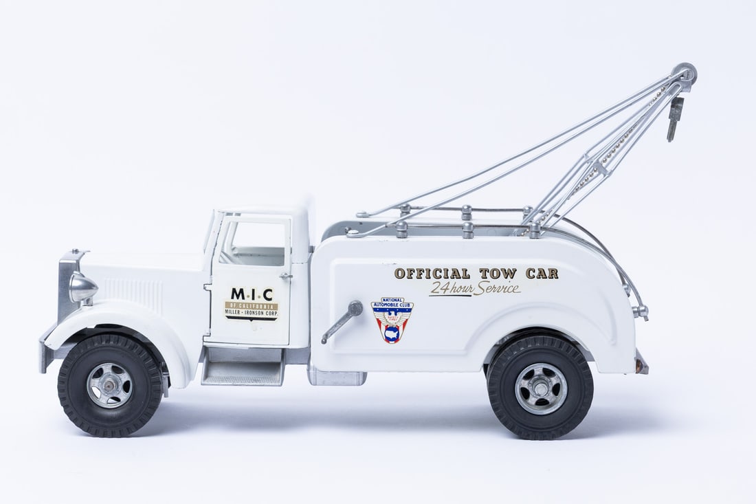 Miller-Ironson (Smith-Miller) "M.I.C. Official Tow Car" Tow Truck - 2