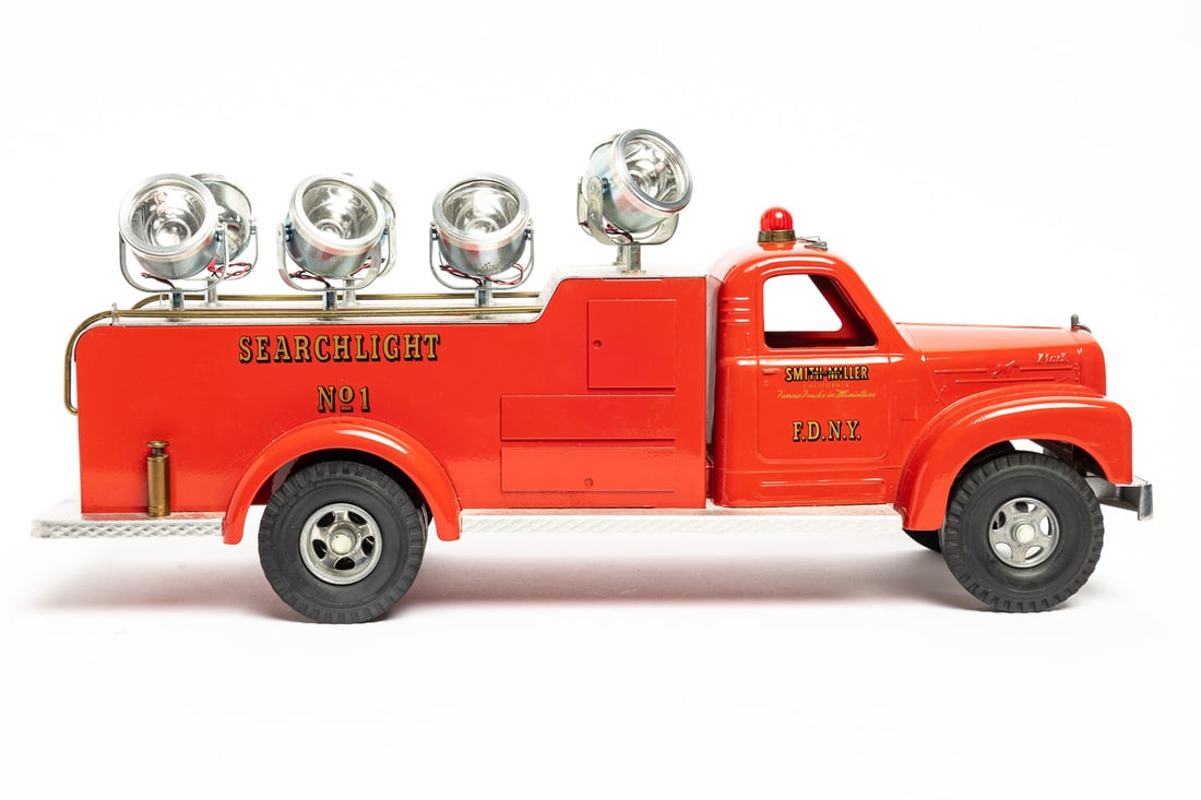 Fred Thompson Smith-Miller Limited Edition Mack B-Series F.D.N.Y. No. 1 Fire Truck (77/150) - 3
