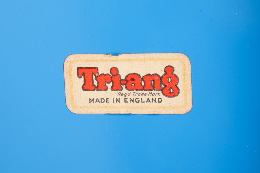 Tri-ang Circus Van - 9