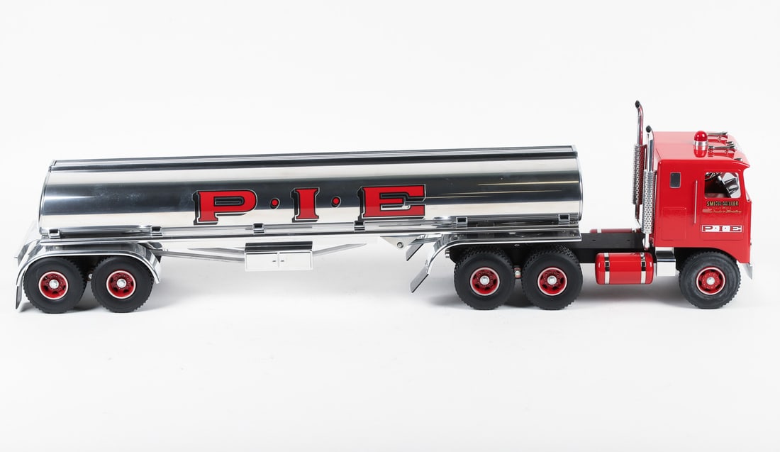 Fred Thompson Smith-Miller Limited Edition P.I.E. Kenworth Cabover Tanker (76/150) - 3