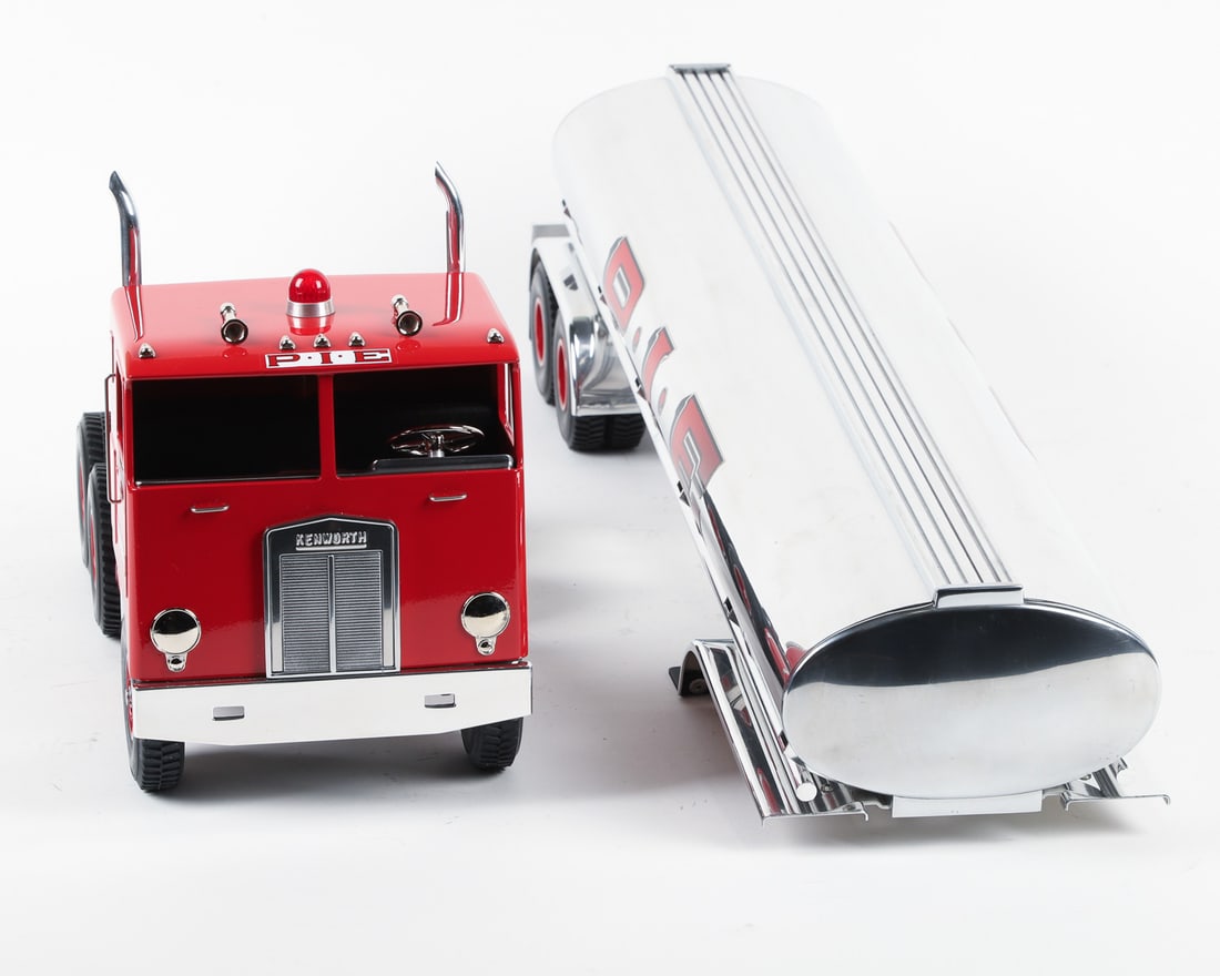 Fred Thompson Smith-Miller Limited Edition P.I.E. Kenworth Cabover Tanker (76/150) - 4