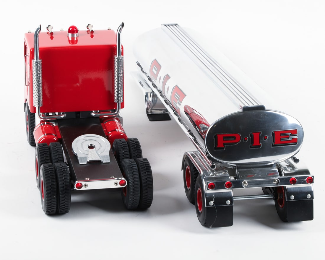 Fred Thompson Smith-Miller Limited Edition P.I.E. Kenworth Cabover Tanker (76/150) - 5