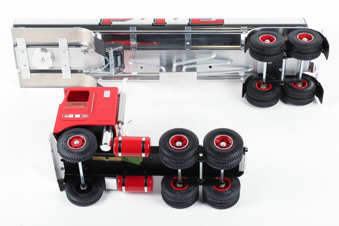 Fred Thompson Smith-Miller Limited Edition P.I.E. Kenworth Cabover Tanker (76/150) - 7