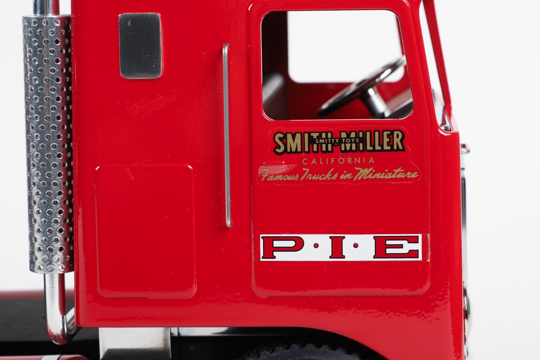 Fred Thompson Smith-Miller Limited Edition P.I.E. Kenworth Cabover Tanker (76/150) - 9
