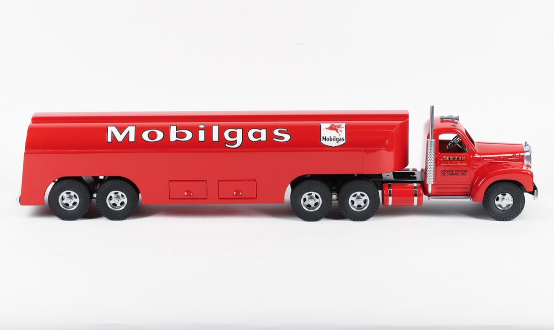 Fred Thompson Smith-Miller Limited Edition Mack B-Series Mobiloil Tanker (143/300) - 3