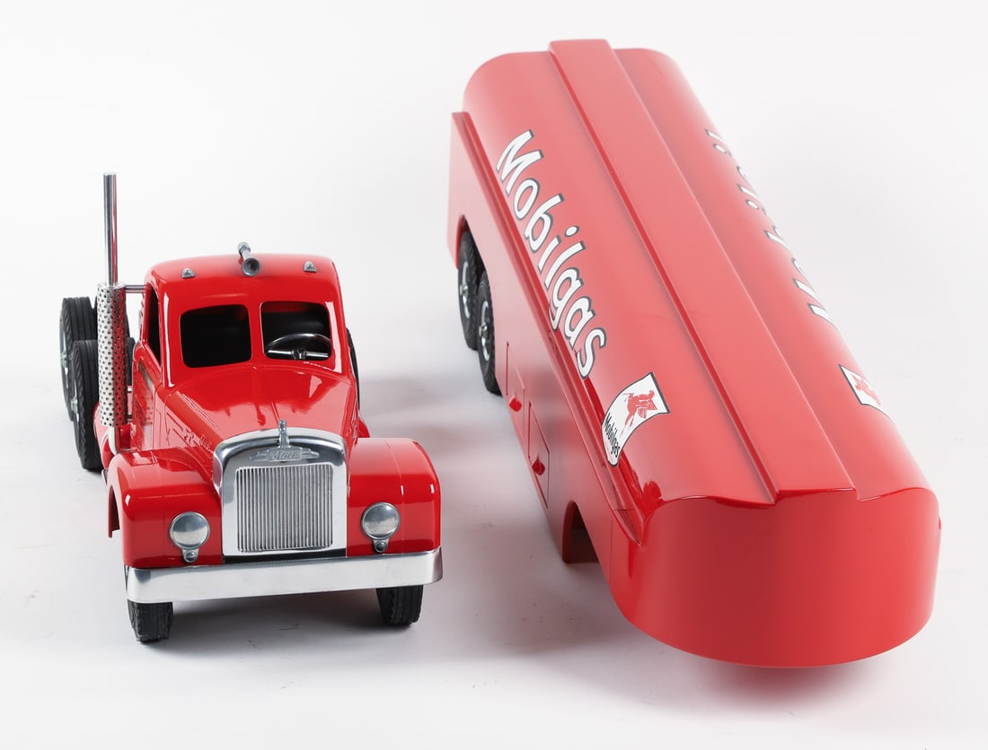 Fred Thompson Smith-Miller Limited Edition Mack B-Series Mobiloil Tanker (143/300) - 4