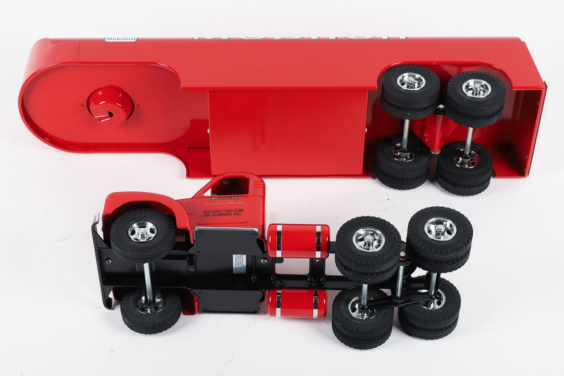 Fred Thompson Smith-Miller Limited Edition Mack B-Series Mobiloil Tanker (143/300) - 7