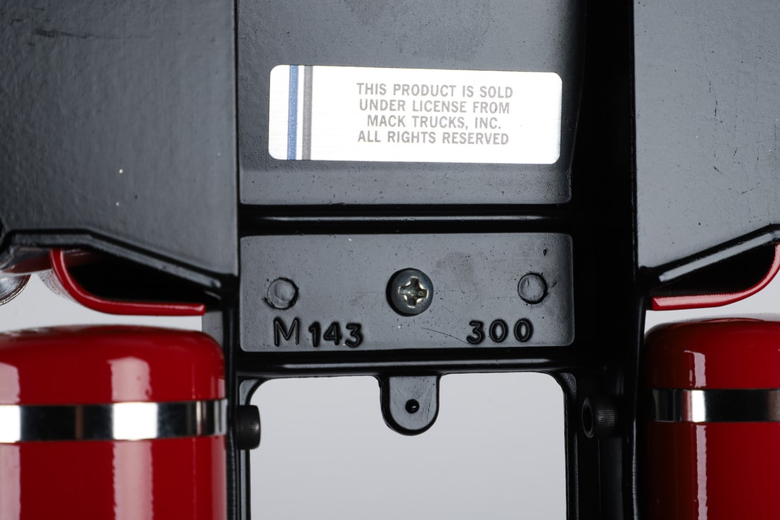 Fred Thompson Smith-Miller Limited Edition Mack B-Series Mobiloil Tanker (143/300) - 8