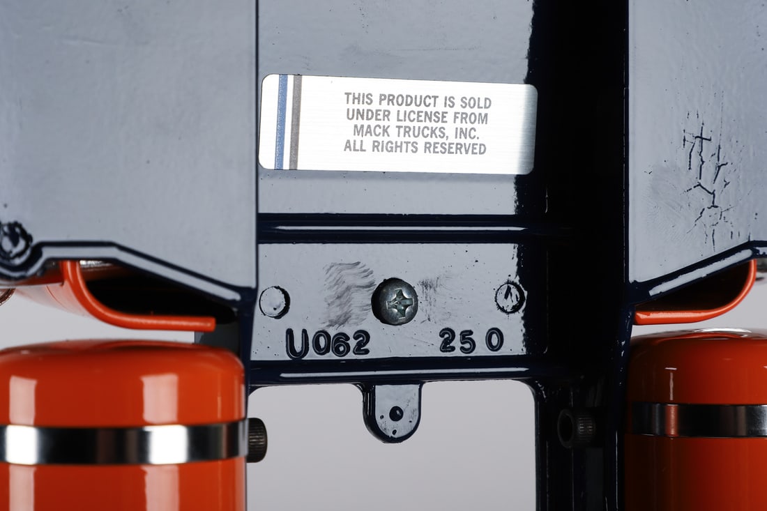 Fred Thompson Smith-Miller Limited Edition Mack B-Series Union 76 Tanker (62/250) - 8