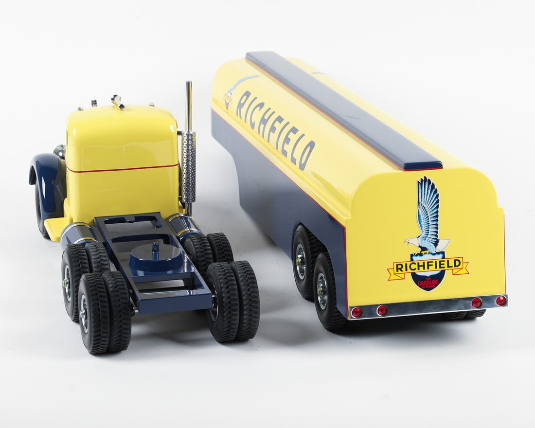 Fred Thompson Smith-Miller Limited Edition Mack L-Series Richfield Tanker (149/250) - 5