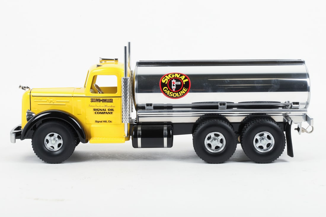 Fred Thompson Limited Edition Smith-Miller Signal Gasoline Oil Tanker (27/100) - 2